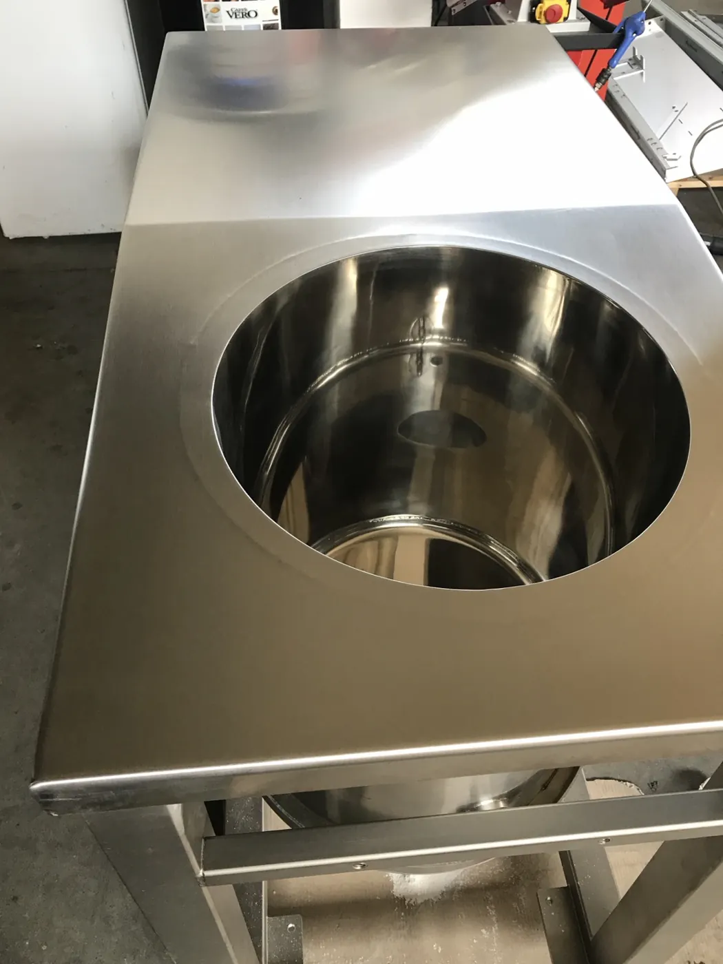 Vasca alimentare: satinatura esterna e specchio interno